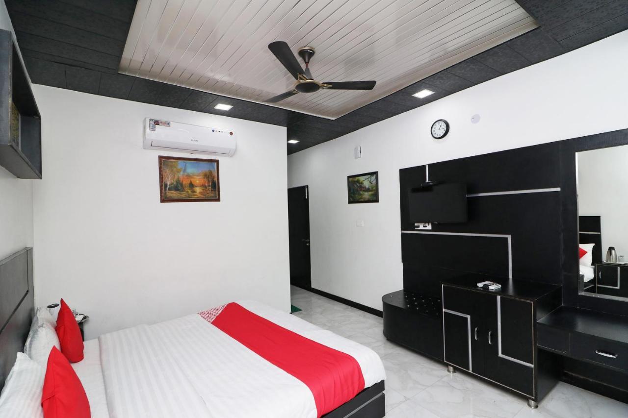 Capital O 4747 Imperial Hotel Katra Катра Екстер'єр фото