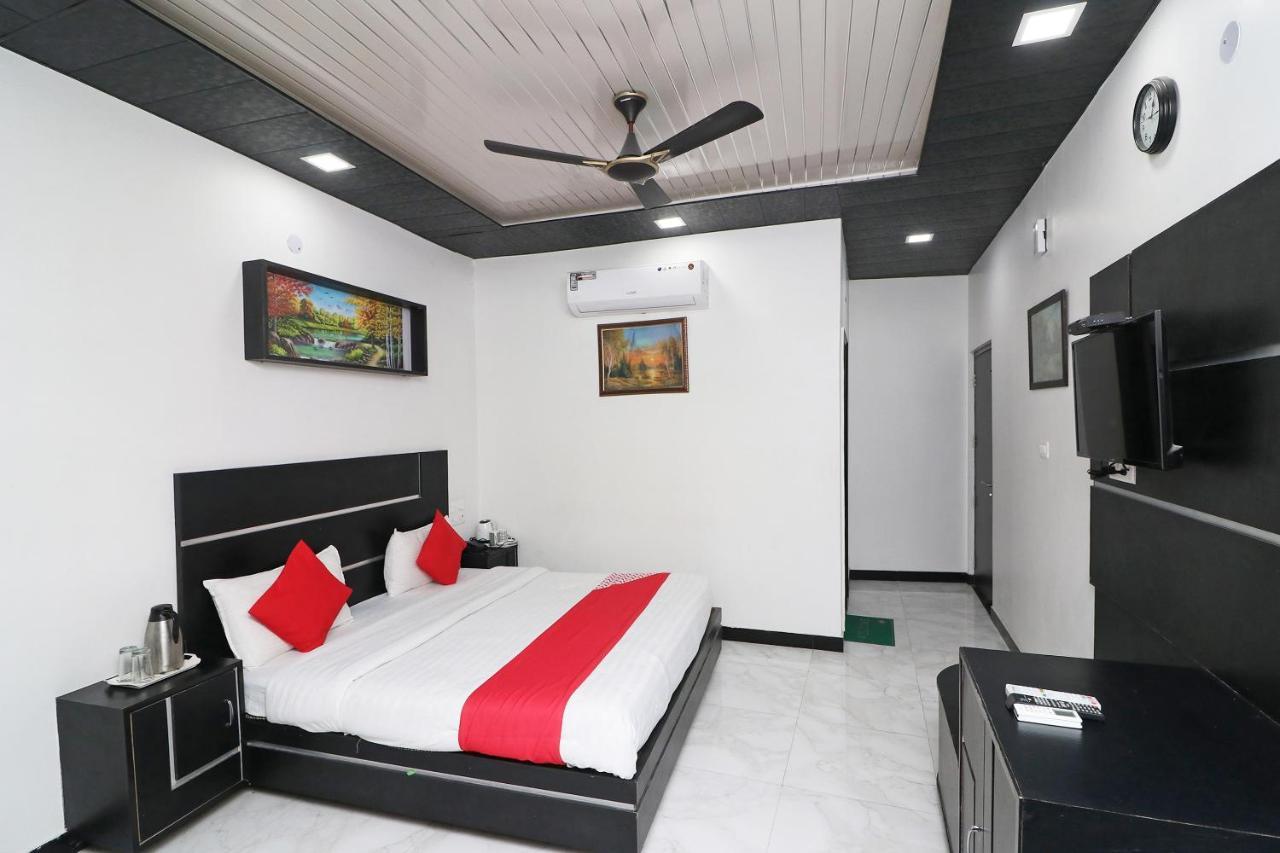 Capital O 4747 Imperial Hotel Katra Катра Екстер'єр фото