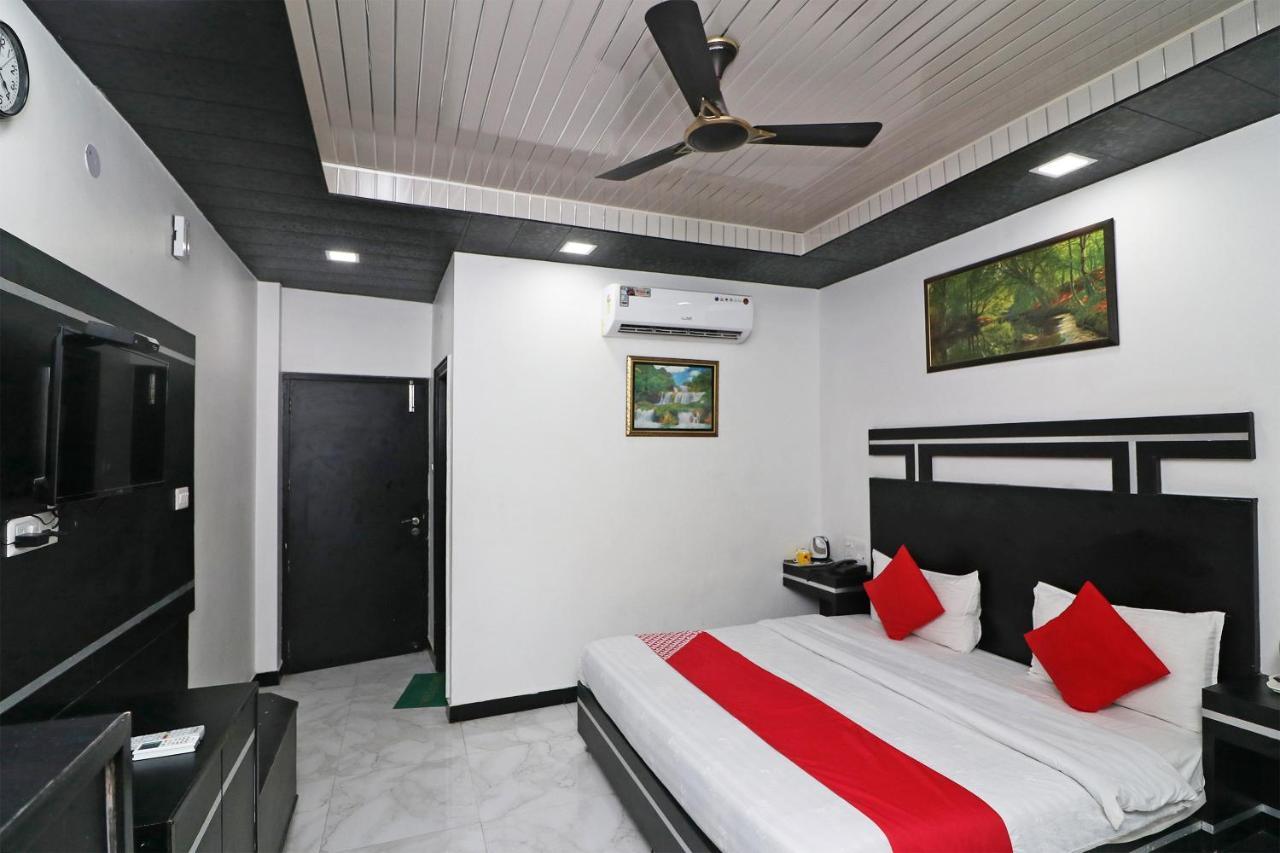 Capital O 4747 Imperial Hotel Katra Катра Екстер'єр фото