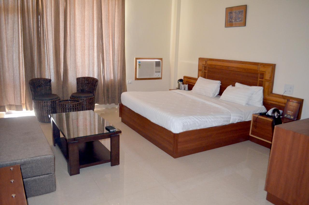 Capital O 4747 Imperial Hotel Katra Катра Екстер'єр фото