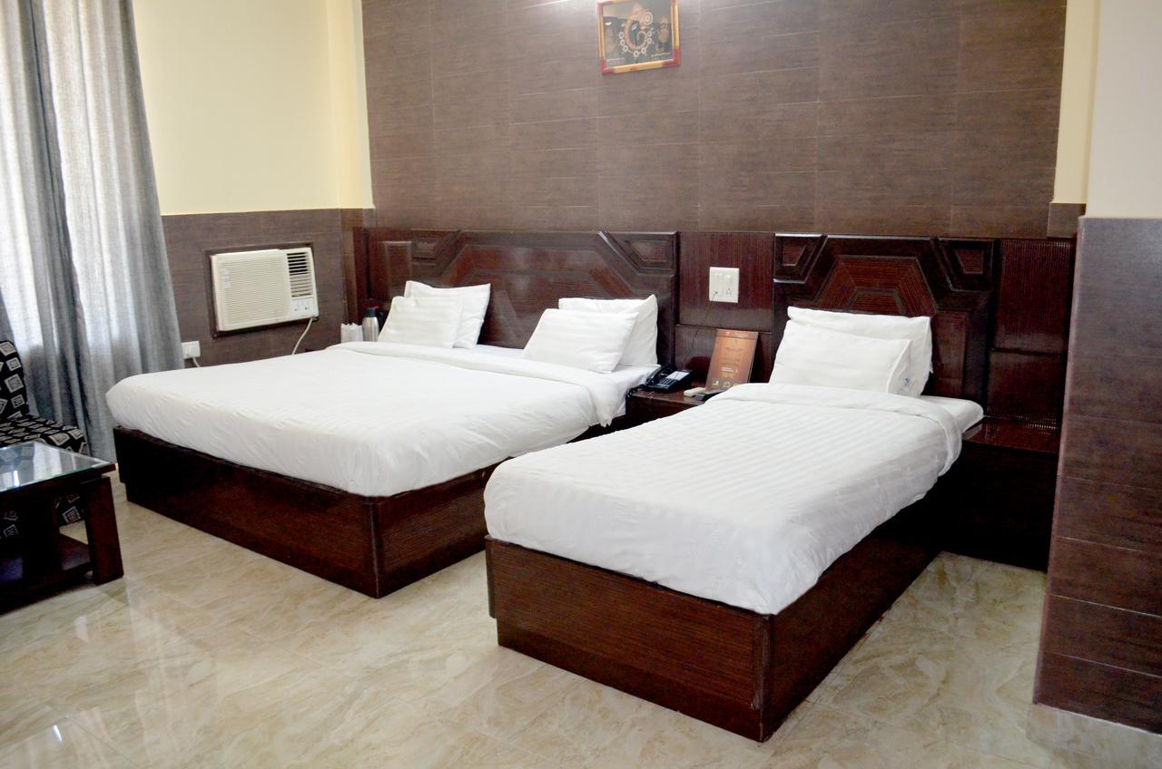 Capital O 4747 Imperial Hotel Katra Катра Екстер'єр фото